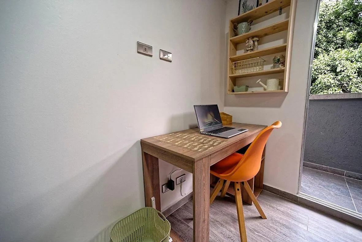 Diseno Unico Y Encanto En Un Barrio Tranquilo, Medellin 0*,